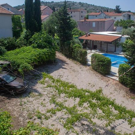 Villa Ivanka Murter Ap B Sa Grijanim Bazenom I Besplatnim Parkingom Exterior foto